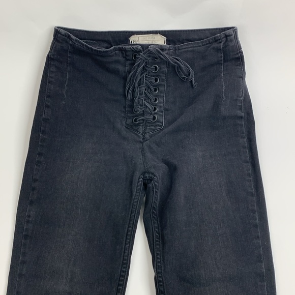 Free People Lace up Skinny Pants Jeans Faded Black Size 26 with stretch FP Boho - Picture 3 of 14